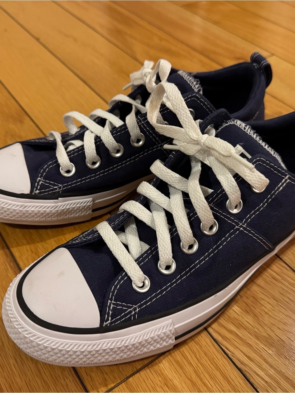 Converse Woman Navy Canvas Low-Top Sneakers with White Laces . Size 8 women’s.
